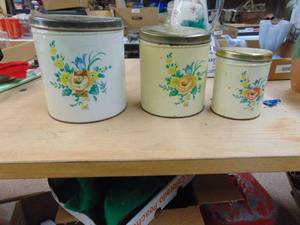 lot 1735 image: Metal Container Set