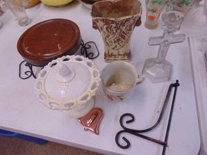 lot 1745 image: Assorted Dcor Pieces, Candle Holder