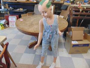 lot 1775 image: Mannequin - 4 FT Child