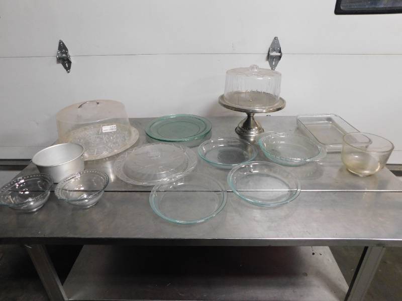 lot 10192 image: Assorted Cake Displays, Glass and Plastic Bakeware