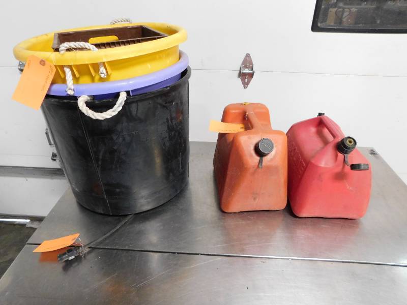 lot 10086 image: Gas Cans and Dispensers
