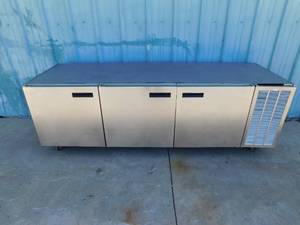 lot 4818 image: Delfield 95 Inch Work Top Cooler