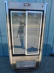 lot 4821 image: Leader 2 Door Merchandizer