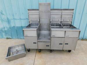 lot 4824 image: Pitco 3 Bay Fryer wDump Station and Auto Filter