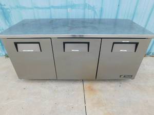 lot 4825 image: True 6 Foot Work Top Cooler