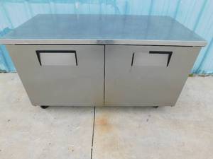 lot 4826 image: True 5 Foot Work Top Cooler