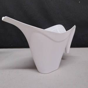 lot 7571 image: A1 BUNDLE Gardening Bundle - 0.8 gal Watering Can and ThymeRosemary Grow Kits
