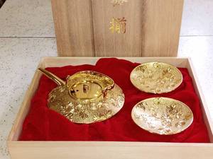 lot 1015 image: Optonica 24k Gold Plated Chinese Tea Set