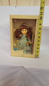 lot 3019 image: vogue Ginny dolls-bridge over water lilies
