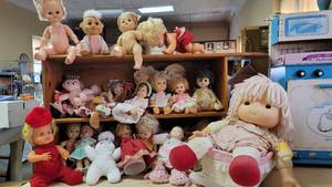 lot 3072 image: Lot of baby dolls