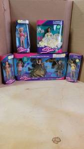 lot 3076 image: Lot of Stars model agency fashion dolls