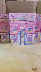 lot 3077 image: lot of 4 barbie foldable play and display