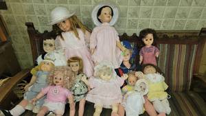 lot 3105 image: lot of baby dolls