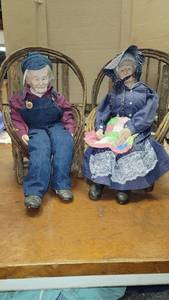 lot 3109 image: lot of 2 elderly dolls on chairs
