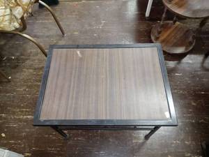 lot 4015 image: Cool Little Retro Table With Rack Underneath