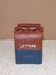 lot 4017 image: Vintage Cast Iron Mailbox Coin Bank