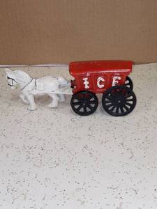 lot 4018 image: Vintage Cast Iron Ice Horse Drawn Carriage