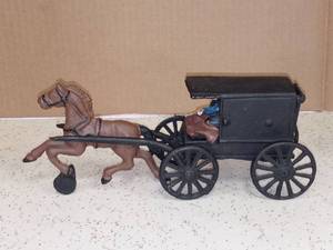 lot 4019 image: Vintage Amish Cast Iron Horse Drawn Buggy With Removable People