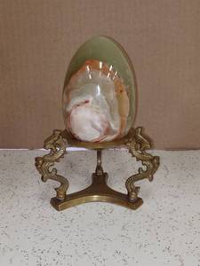 lot 4020 image: Beautiful Large Polished Stone Egg With Brass Stand
