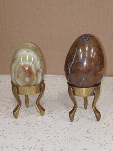 lot 4021 image: Lot Of 2 Polished Stone Egg With Brass Stands