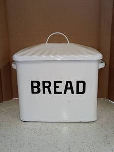 lot 4026 image: Enameled Metal Bread Box