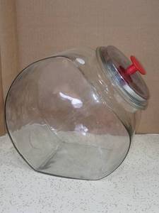 lot 4027 image: Large Vintage Drugstore Candy Jar