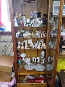 lot 4029 image: Cabinet Lot Of Assorted Collectibles And Knick Knacks (Cabinet Not Included)