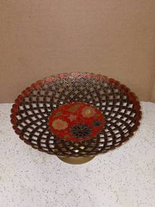 lot 4037 image: Small Elegant Solid Brass Fruit Bowl With Removable Base