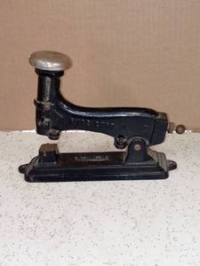 lot 4047 image: Antique Cast Iron Sure Shot Stapler