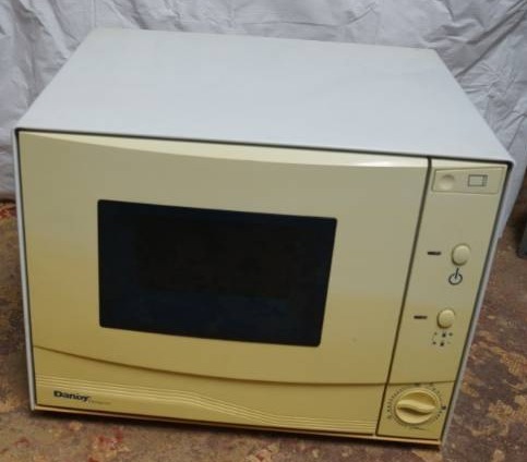 lot 2037 image: Danby Countertop Dishwasher - M#DDW 396W-2