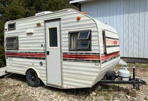 lot 9500 image: Vintage Camper - 1985 Serro Scotty - 15 ft long - Fully Functional, No Leaks - READY TO CAMP w clear KS Title