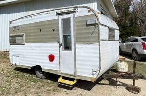 lot 9501 image: Vintage 1960s Project Camper - So cute w tons of potential Sold w Bill of Sale