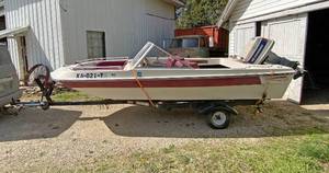 lot 8500 image: Vintage Boat - 1977 TITAN THUNDERCRAFT w Evinrude 40HP Johnson Outboard Motor and Trailer - See Video