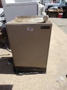 lot 1741 image: Elkay EWA4 Drinking Fountain