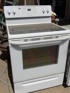lot 1745 image: Frigidaire  White Glass-Top Electric Stove