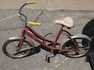lot 1760 image: Rare 1950s Schwinn Girls Coaster Brake Vintage Bicycle w 16 Hard Rubber Tires