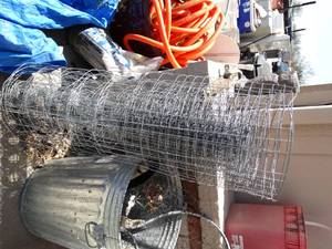 lot 1763 image: 36 Tall Rolled Wire Fencing