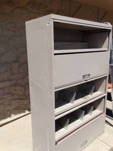 lot 1773 image: 5 Drawer Metal Lateral File Cabinet