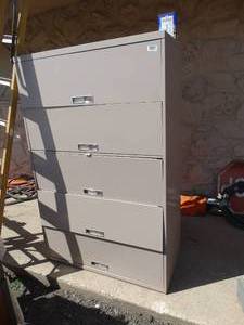 lot 1783 image: 5 Drawer Metal Lateral File Cabinet