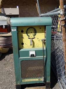 lot 1778 image: Union Carbide  Arc Welder C-200