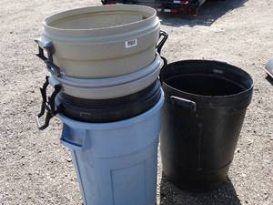 lot 1791 image: Variety of Trash Cans