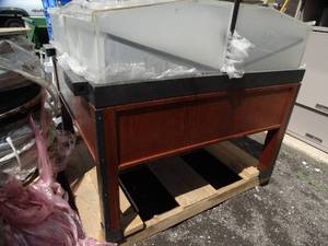 lot 1809 image: High Quality Restaurant 48 x 48 Acrylic Topped Hinged Lid Food Holder