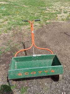 lot 1813 image: SCOTTS Seed Spreader