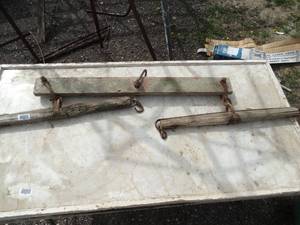 lot 1829 image: Rustic Double Tree Wood & Metal 2 Horse Wagon Yoke Hitch