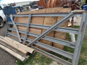 lot 1833 image: 11.5Ft Farmaster Products Gate