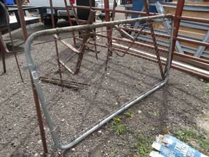 lot 1835 image: Roughly 6Ft Wide Chain-link Fence Gate