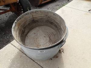 lot 1839 image: 2 Round 20 Feeding  Water Trofts