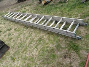 lot 1847 image: 12-20Ft  Aluminum Extension Ladder