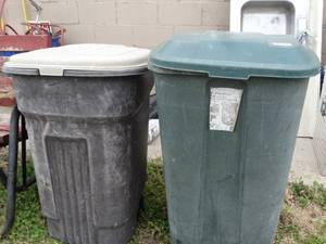 lot 1850 image: 2 Lidded Rolling Trash Carts