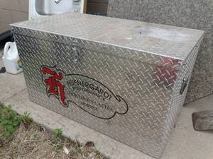 lot 1851 image: Huenergardt Performance Metal Storage Box w Shelf